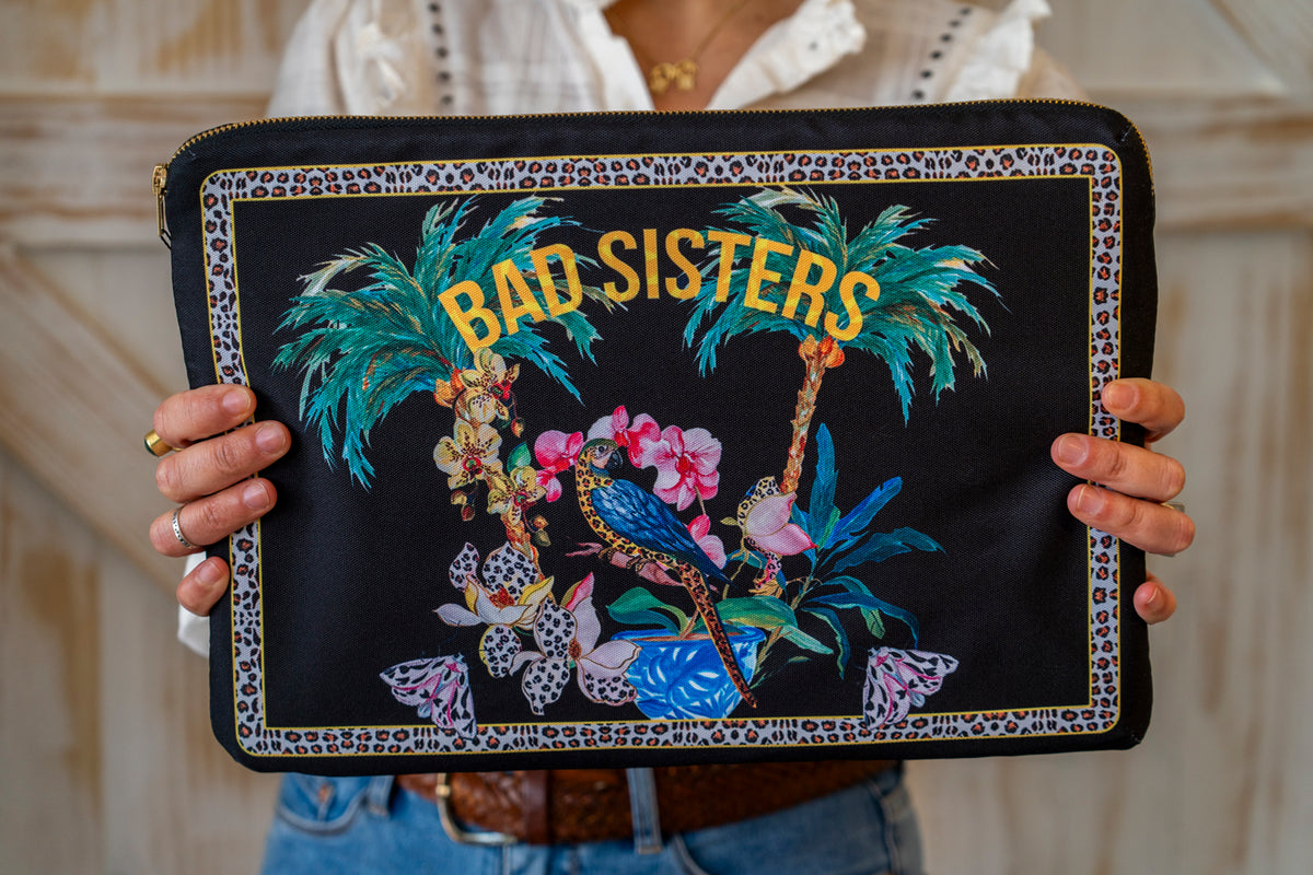 Funda Computador 13" Edición Limitada Bad Sisters